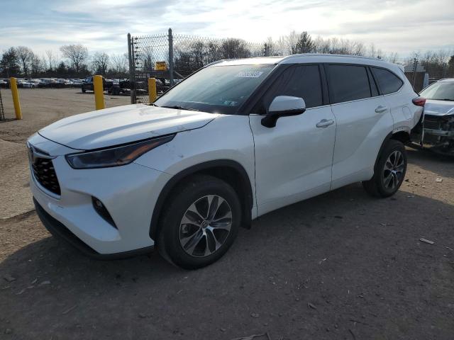 Image 1 of 2021 TOYOTA HIGHLANDER XLE 2021 with VIN 5TDGZRBH1MS132179