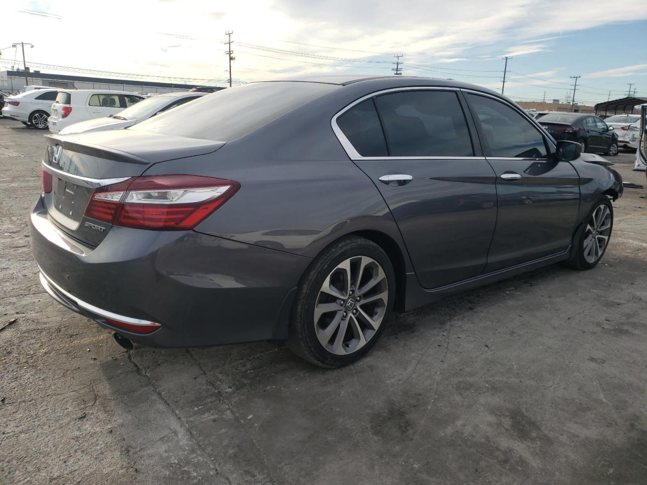 Obraz 3 z 2017 HONDA ACCORD SPORT 2017 z VIN 1HGCR2F55HA070683