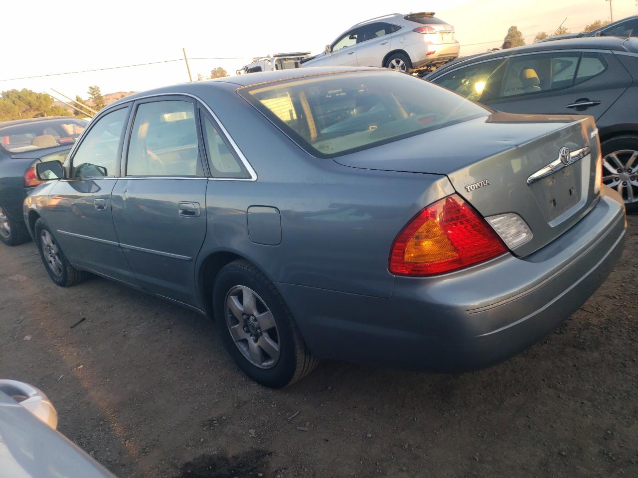 Image 2 of 2001 TOYOTA AVALON XL 2001 with VIN 4T1BF28B61U155666