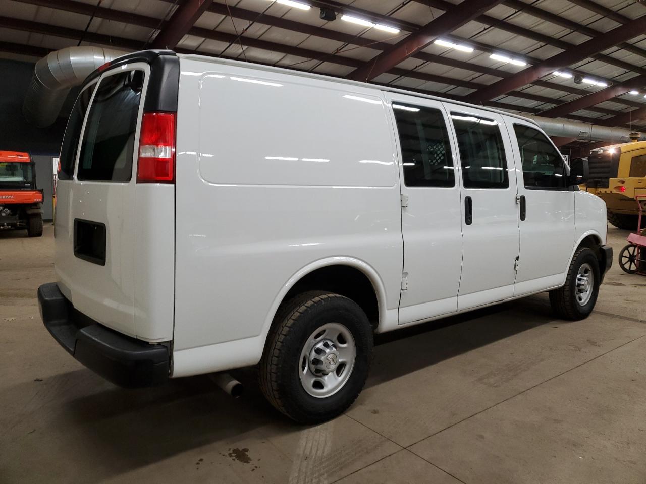 Изображение 3 2018 CHEVROLET EXPRESS G2500  2018 с VIN 1GCWGAFP0J1345198