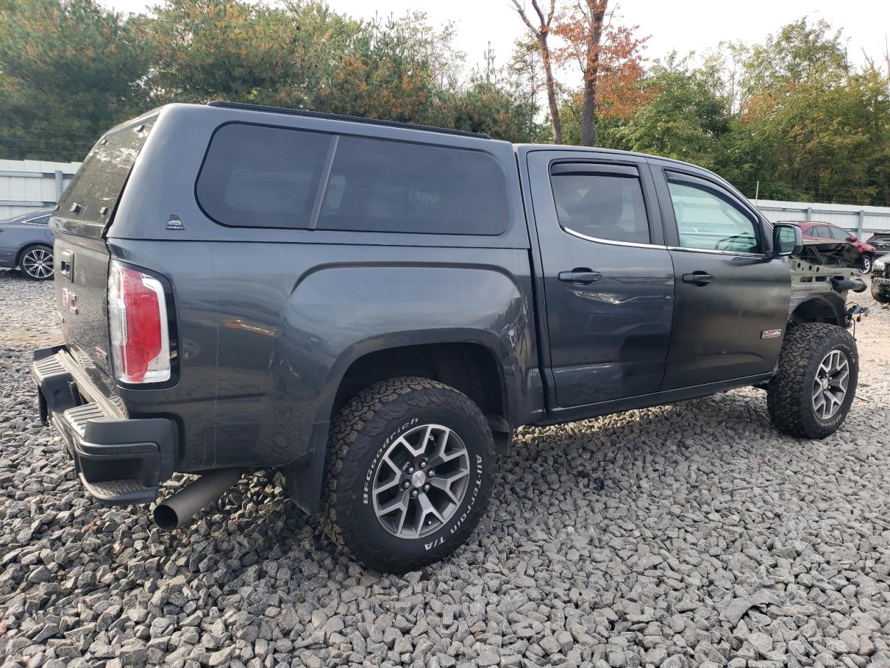 Image 3 of 2016 GMC CANYON SLE 2016 with VIN 1GTP6CE12G1209177