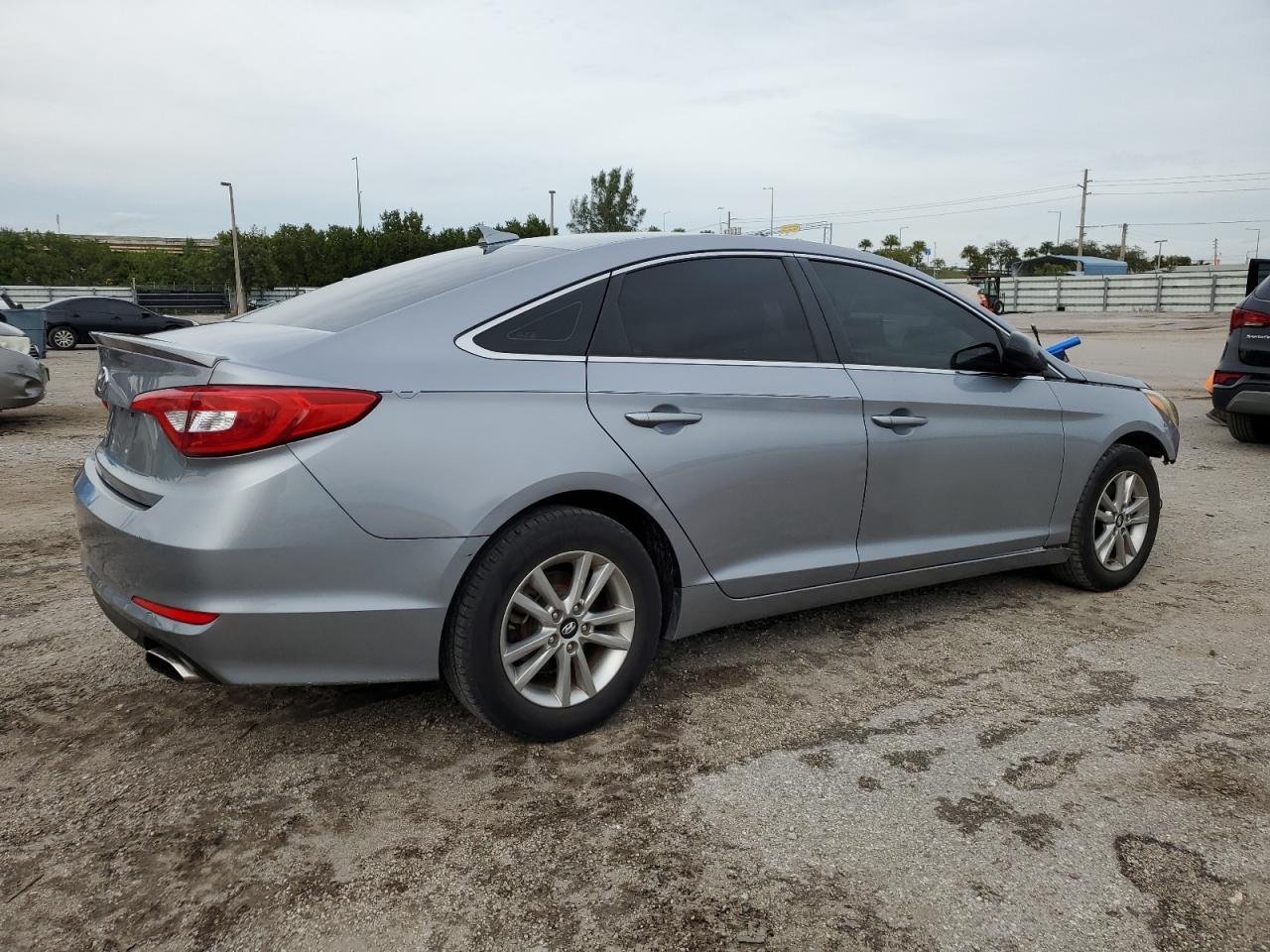 Obraz 3 z 2015 HYUNDAI SONATA SE 2015 z VIN 5NPE24AF1FH136546