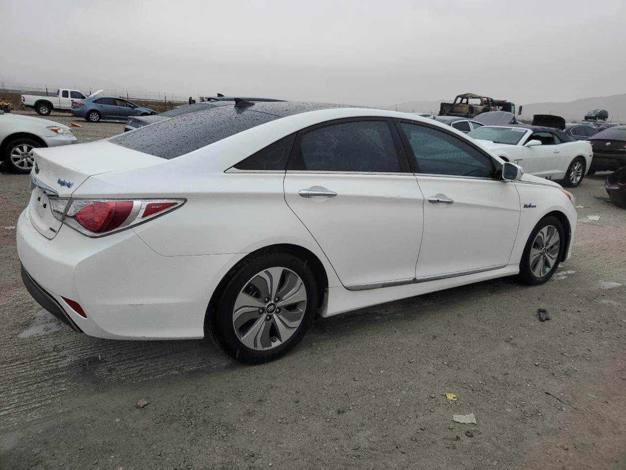 Image 3 of 2013 HYUNDAI SONATA HYBRID 2013 with VIN KMHEC4A45DA064777