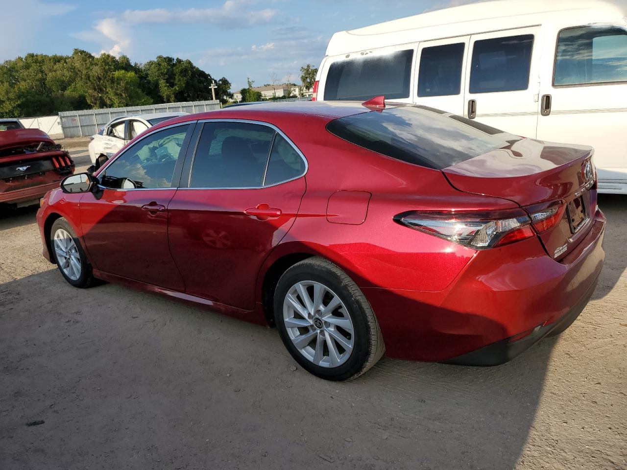 Image 2 of 2022 TOYOTA CAMRY LE 2022 with VIN 4T1C11AK3NU673554