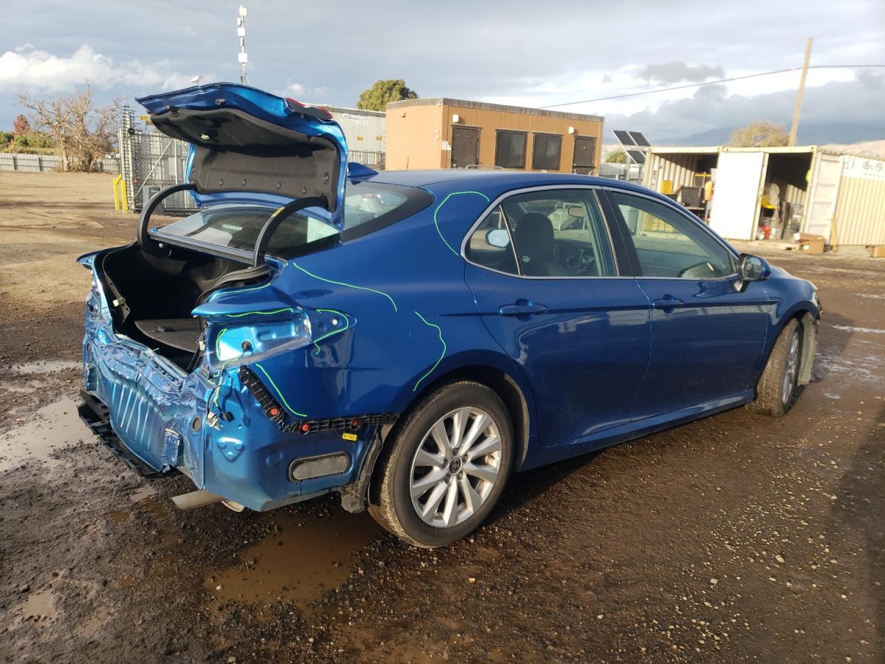 Image 3 of 2020 TOYOTA CAMRY LE 2020 with VIN 4T1C11AK7LU397652