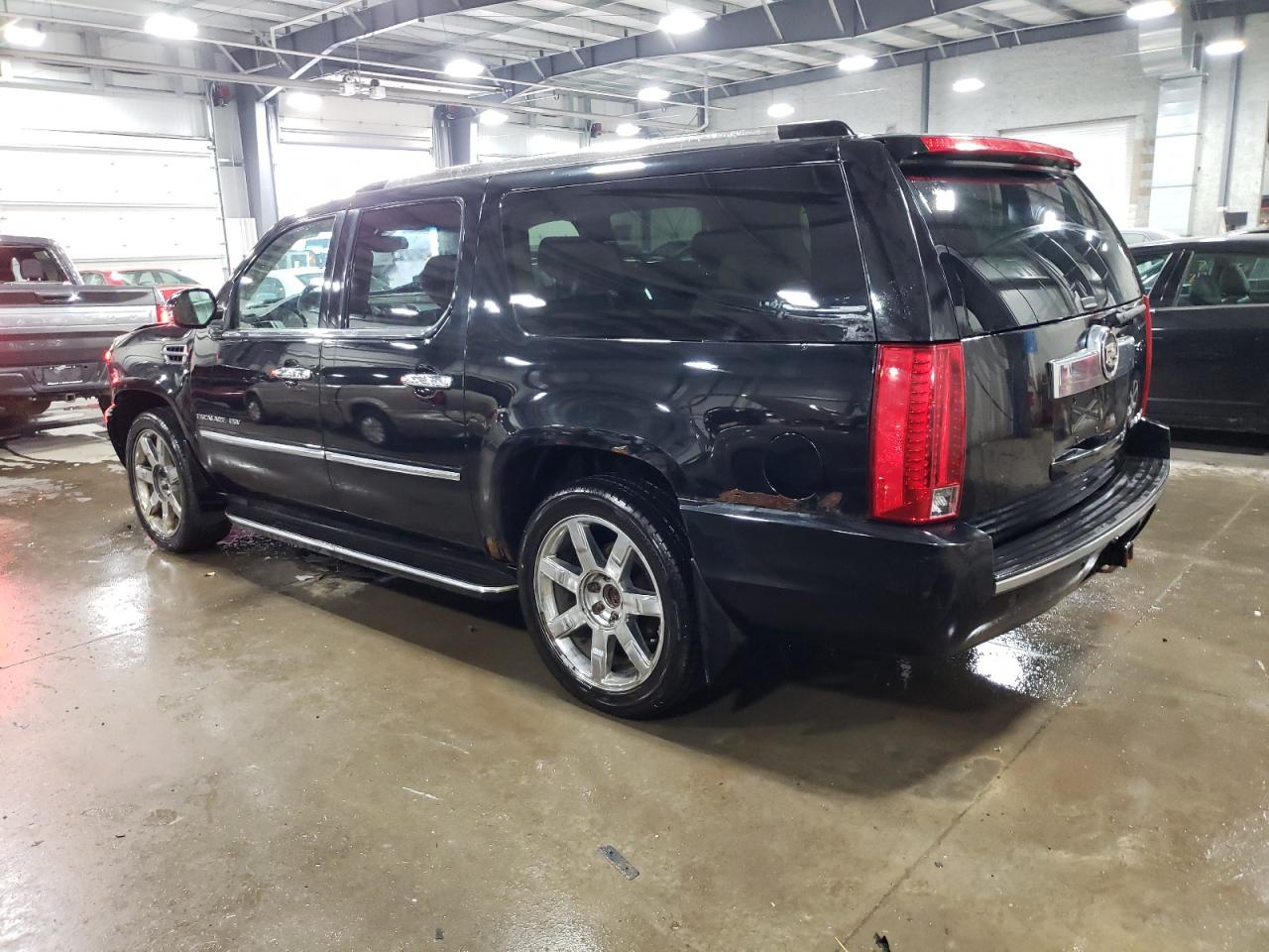 Image 2 of 2010 CADILLAC ESCALADE ESV LUXURY 2010 with VIN 1GYUKHEF8AR251136