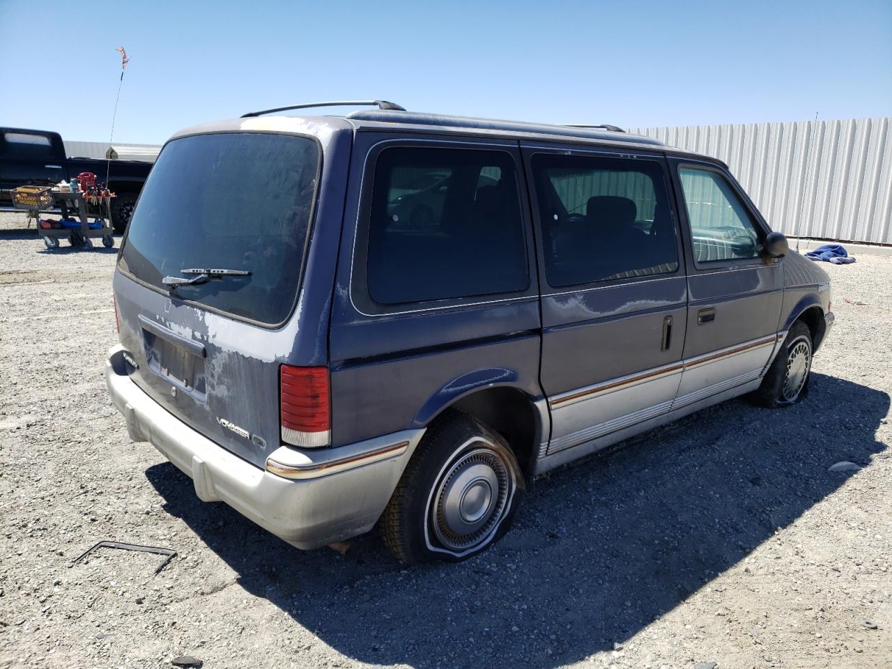 Image 3 of 1993 PLYMOUTH VOYAGER LE 1993 with VIN 2P4GH55R3PR164348
