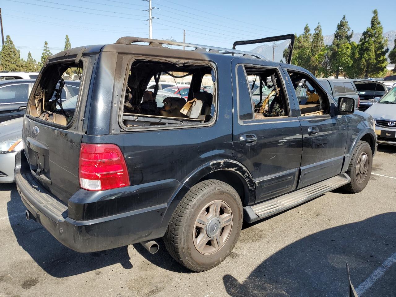 Image 3 of 2005 FORD EXPEDITION LIMITED 2005 with VIN 1FMFU20585LB02315