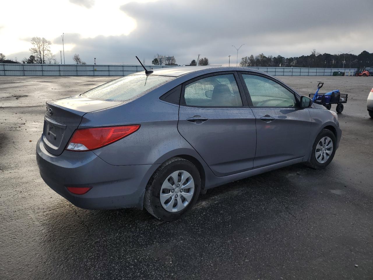 Изображение 3 2017 HYUNDAI ACCENT SE 2017 с VIN KMHCT4AE6HU327556