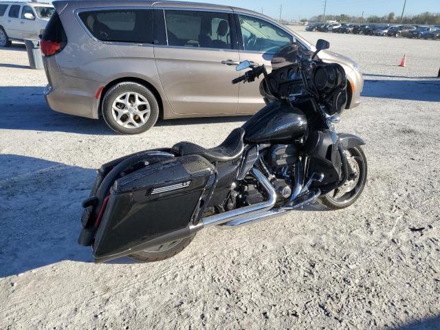 Obraz 3 z 2016 HARLEY-DAVIDSON FLHXSE CVO STREET GLIDE 2016 z VIN 1HD1PXN14GB955987