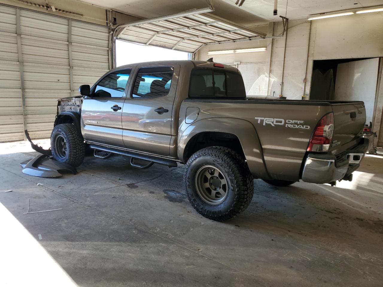 Image 2 of 2014 TOYOTA TACOMA DOUBLE CAB 2014 with VIN 3TMLU4EN4EM161176
