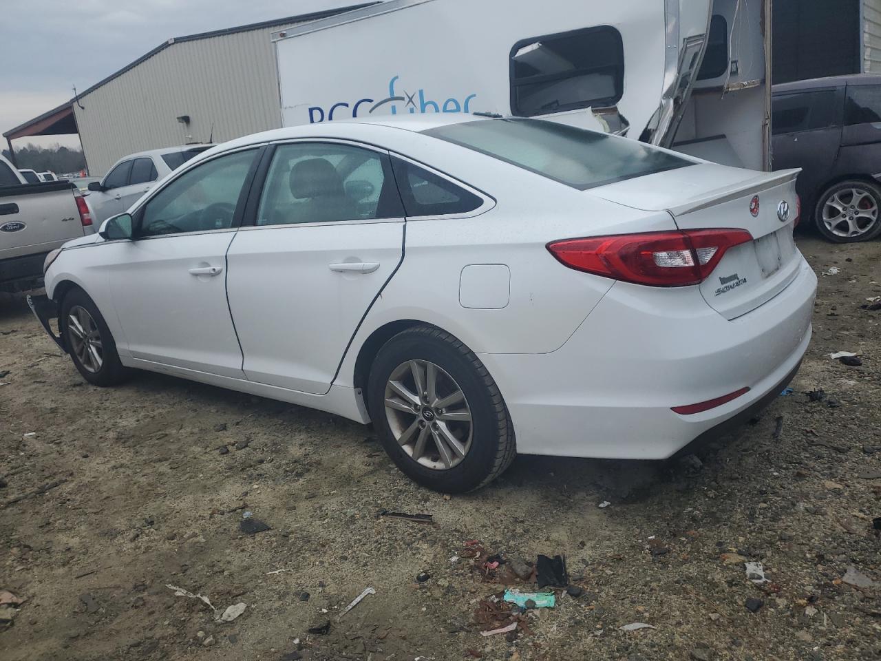 Obraz 2 z 2015 HYUNDAI SONATA SE 2015 z VIN 5NPE24AF3FH131669