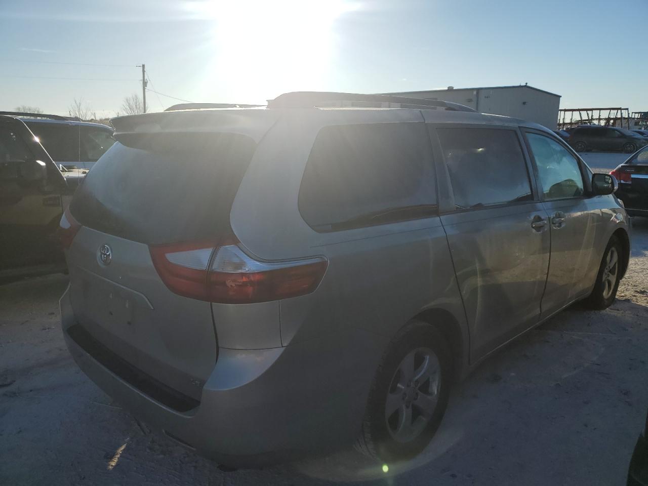 Изображение 3 2016 TOYOTA SIENNA LE 2016 с VIN 5TDKK3DC9GS736967