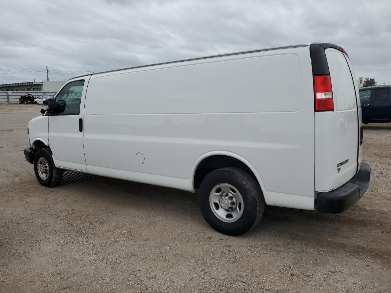 Image 2 of 2022 CHEVROLET EXPRESS G3500  2022 with VIN 1GCZGHF76N1181001