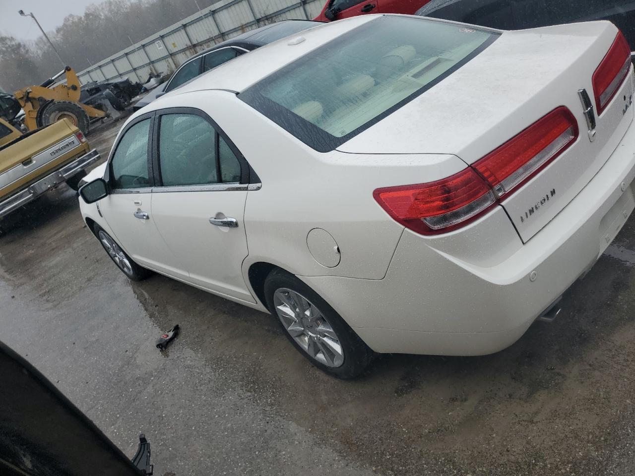 Изображение 2 2010 LINCOLN MKZ  2010 с VIN 3LNHL2GCXAR750718