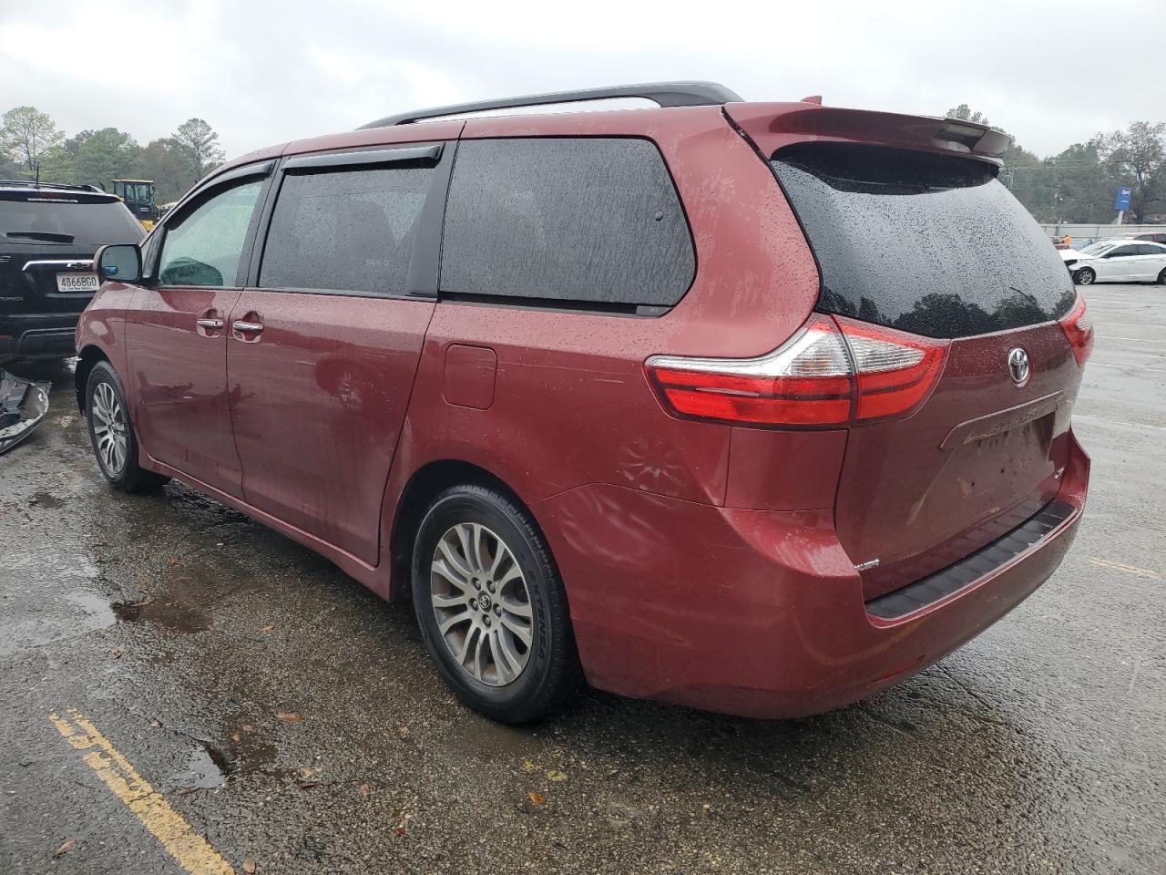 Image 2 of 2018 TOYOTA SIENNA XLE 2018 with VIN 5TDYZ3DC3JS910027