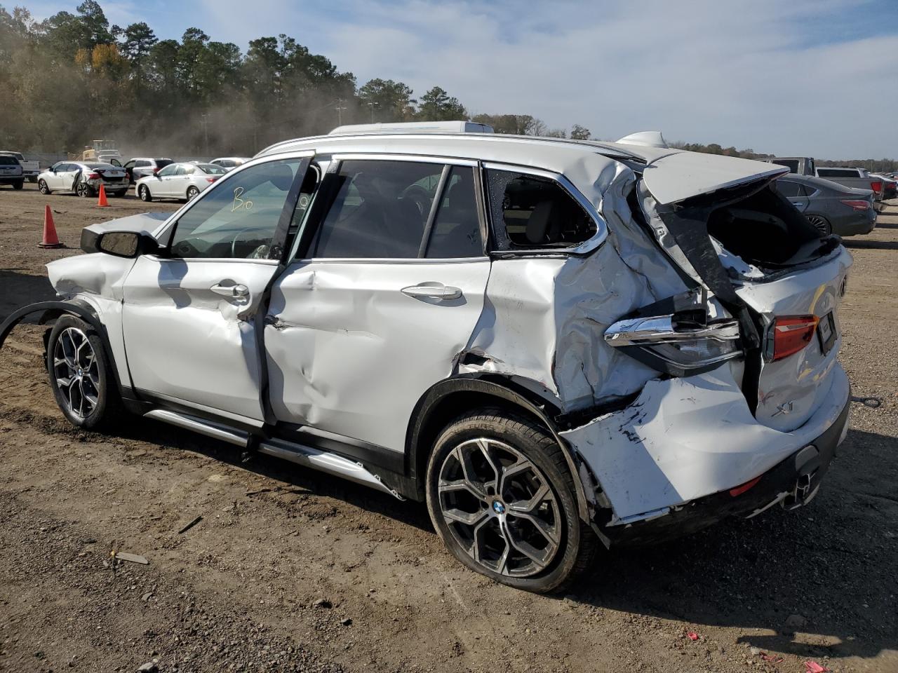 Obraz 2 z 2022 BMW X1 SDRIVE28I 2022 z VIN WBXJG7C0XN5V30610