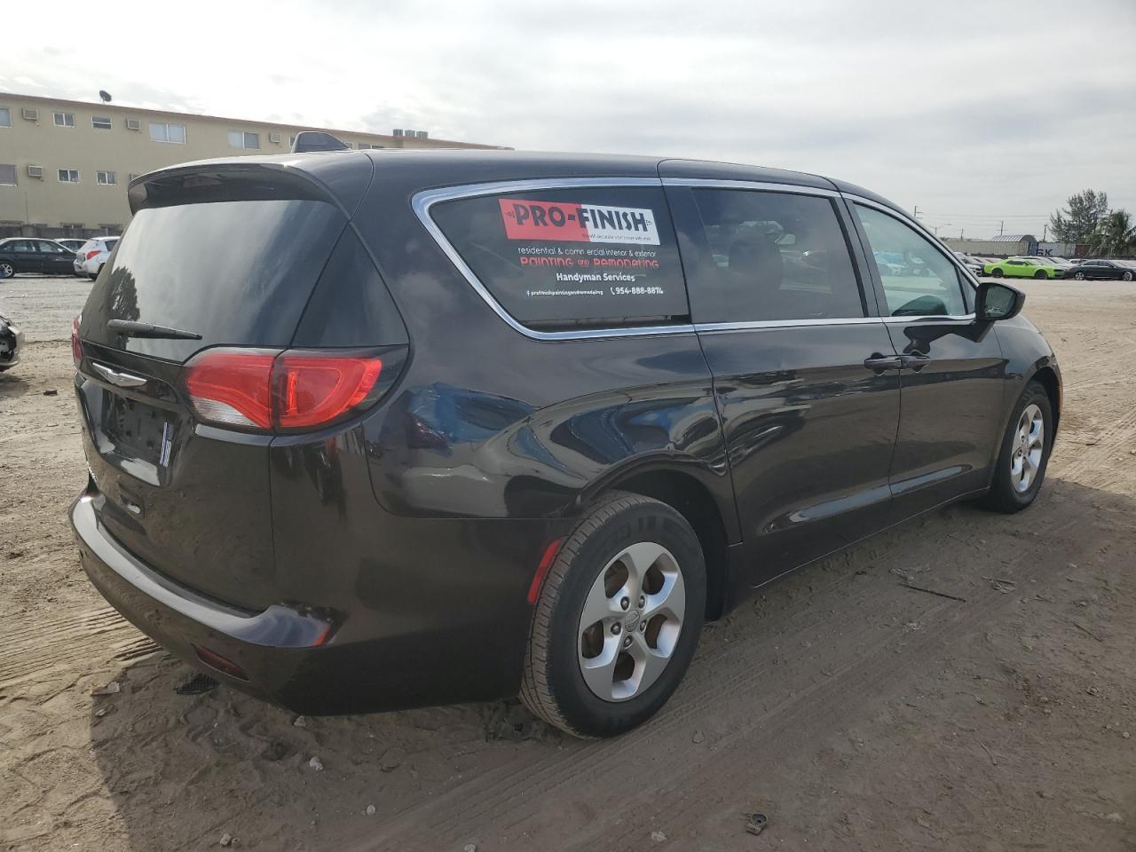 Obraz 3 z 2017 CHRYSLER PACIFICA LX 2017 z VIN 2C4RC1CG6HR704850