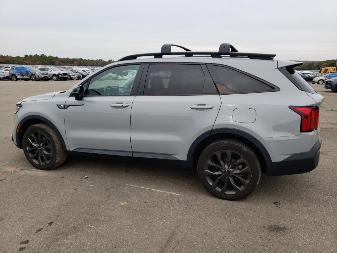 Image 2 of 2022 KIA SORENTO SX 2022 with VIN 5XYRKDLF7NG090869