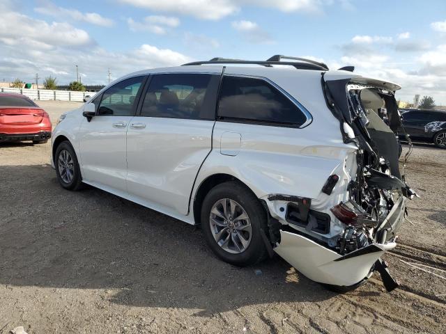 Image 2 of 2024 TOYOTA SIENNA XLE 2024 with VIN 5TDYRKEC7RS185567