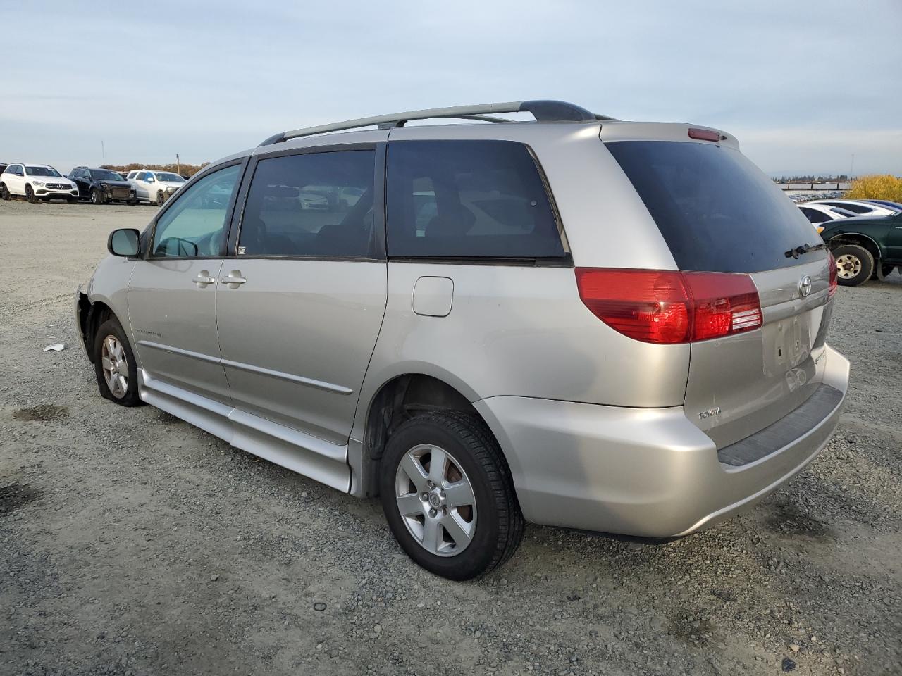 Изображение 2 2005 TOYOTA SIENNA CE 2005 с VIN 5TDZA23C05S296289