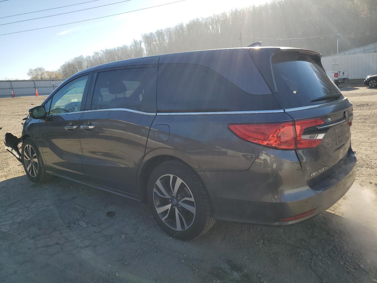 Изображение 2 2021 HONDA ODYSSEY TOURING 2021 с VIN 5FNRL6H81MB017490