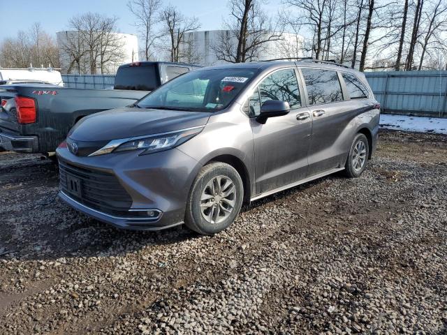 2022 TOYOTA SIENNA XLE 2022 image