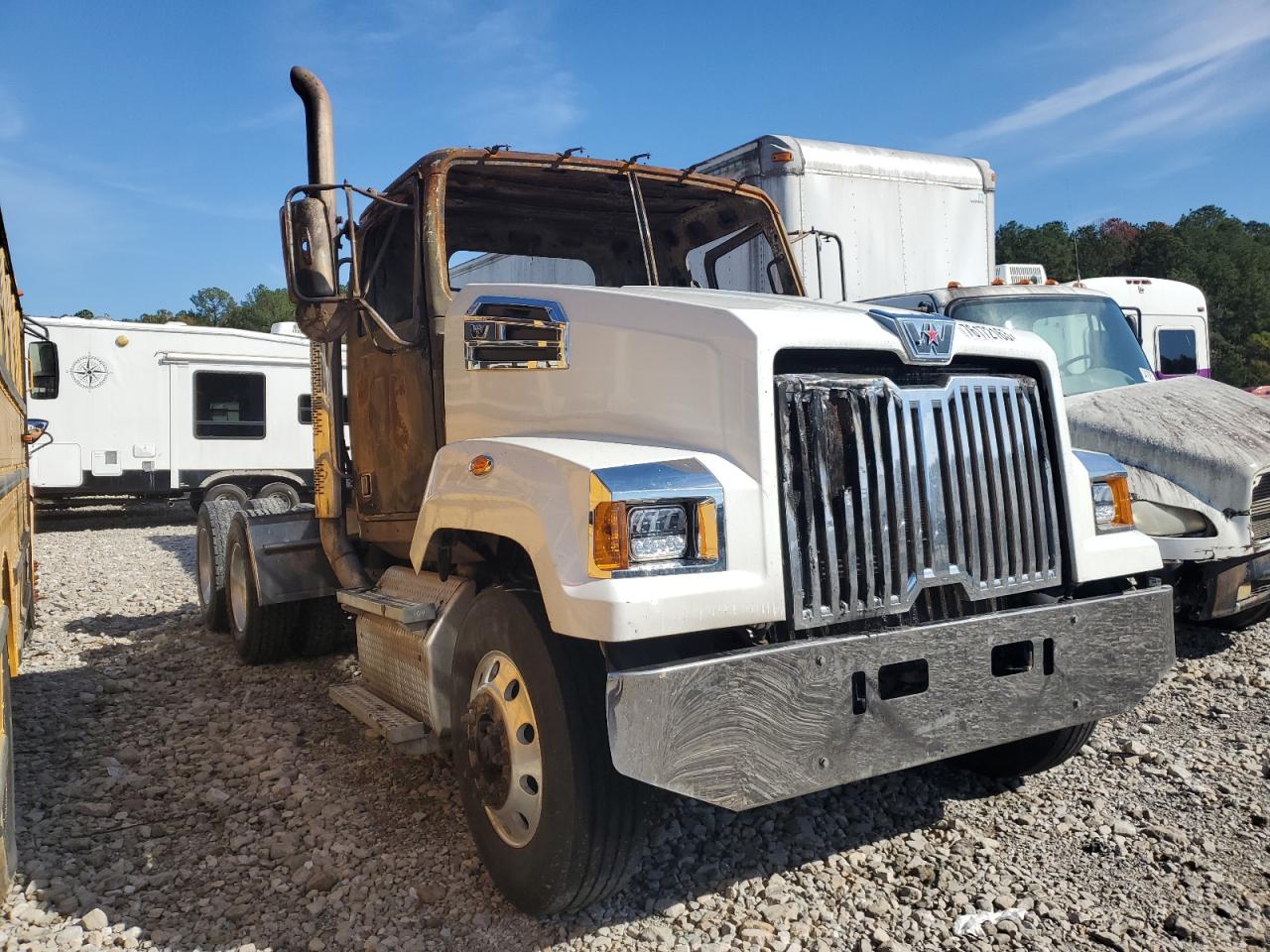 Image 1 of 2015 WESTERN STAR/AUTO CAR CONVENTIONAL 4700SF 2015 with VIN 5KJJAVDV9FLGJ8841