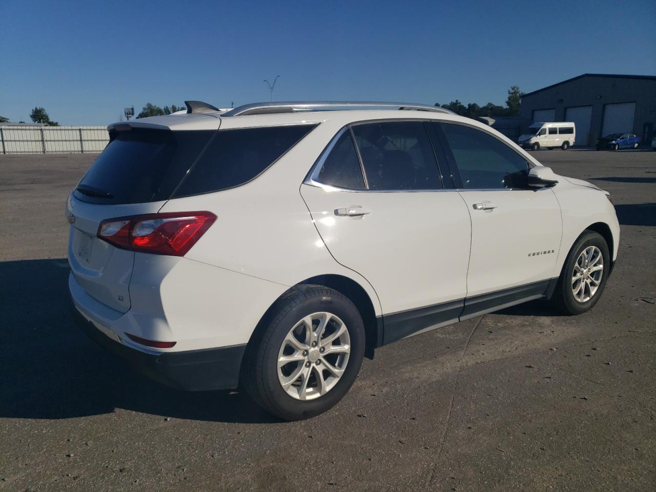 Obraz 3 z 2018 CHEVROLET EQUINOX LT 2018 z VIN 2GNAXJEV3J6318849