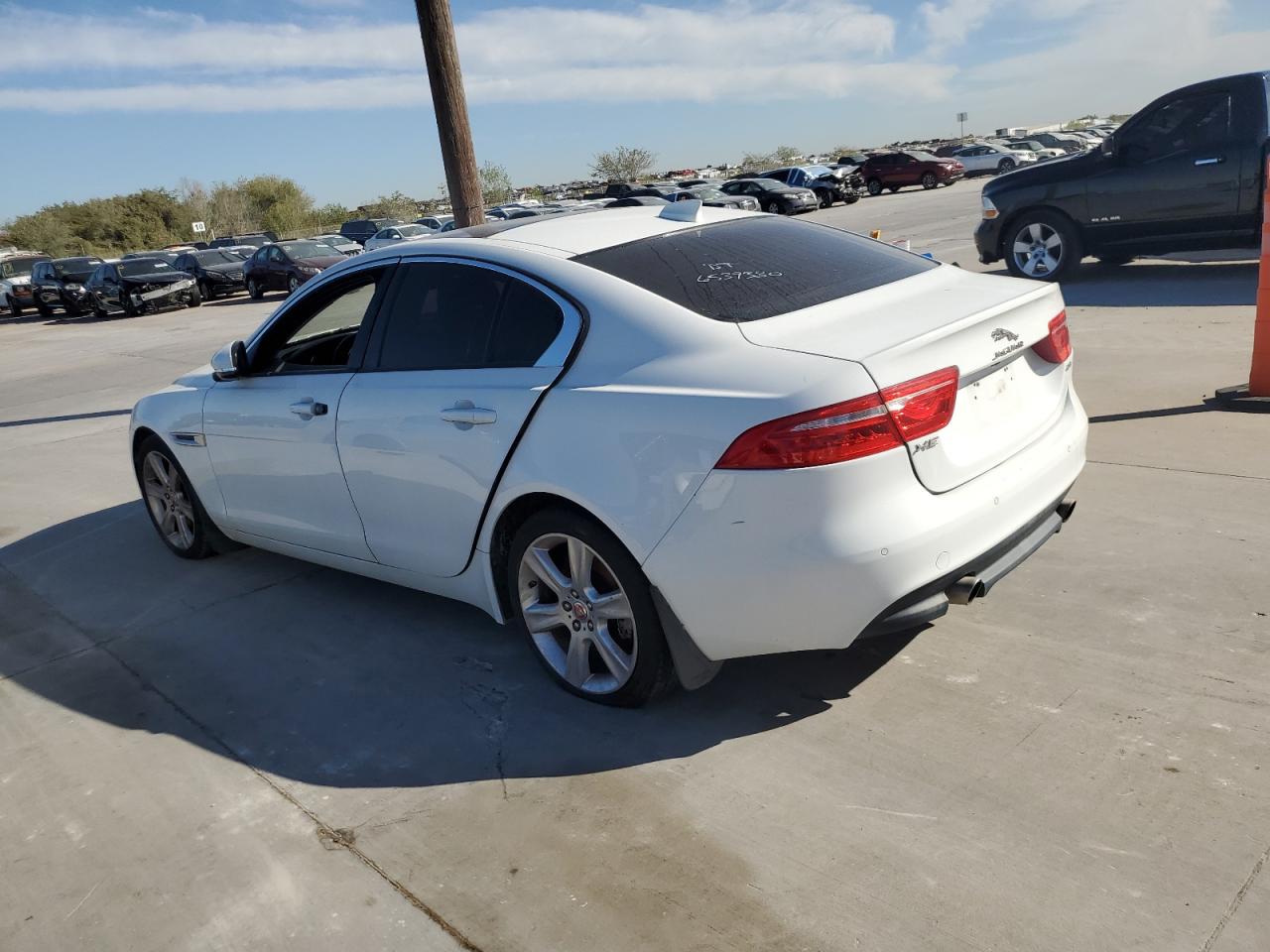 Изображение 2 2017 JAGUAR XE PREMIUM 2017 с VIN SAJAD4BG7HA969022