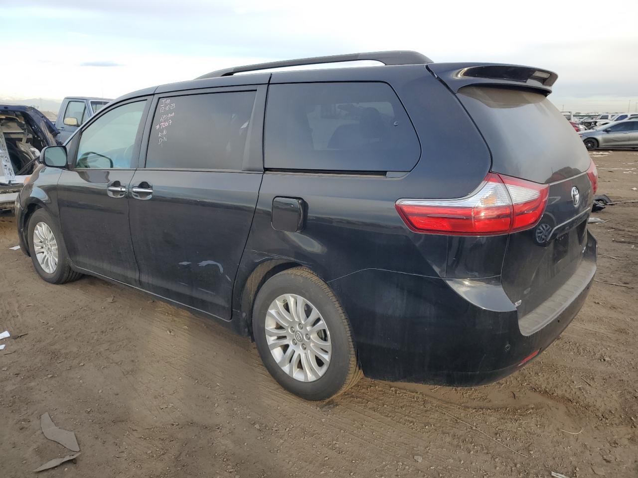 Obraz 2 z 2015 TOYOTA SIENNA XLE 2015 z VIN 5TDYK3DCXFS583248