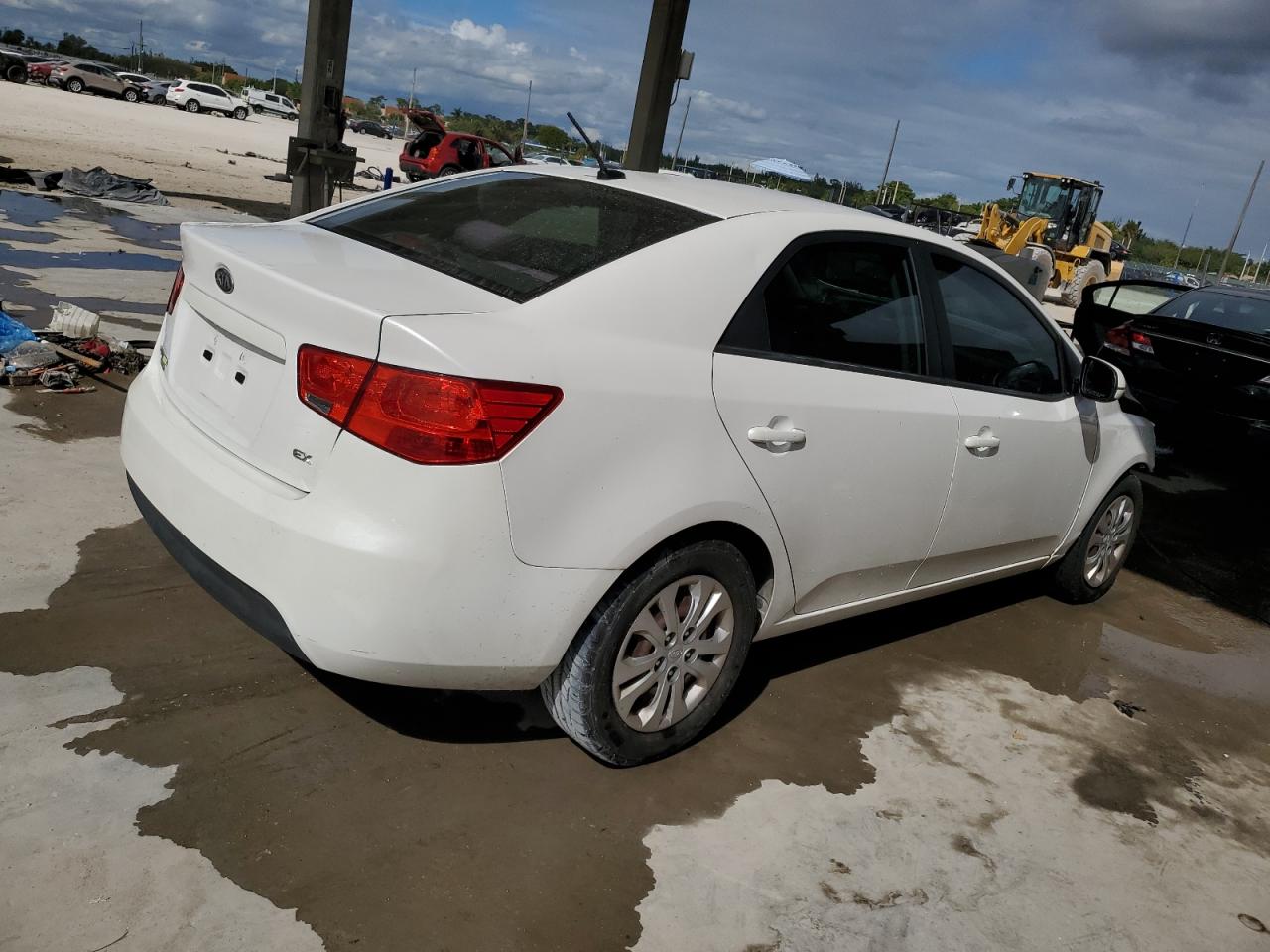 Image 3 of 2011 KIA FORTE EX 2011 with VIN KNAFU4A28B5446115