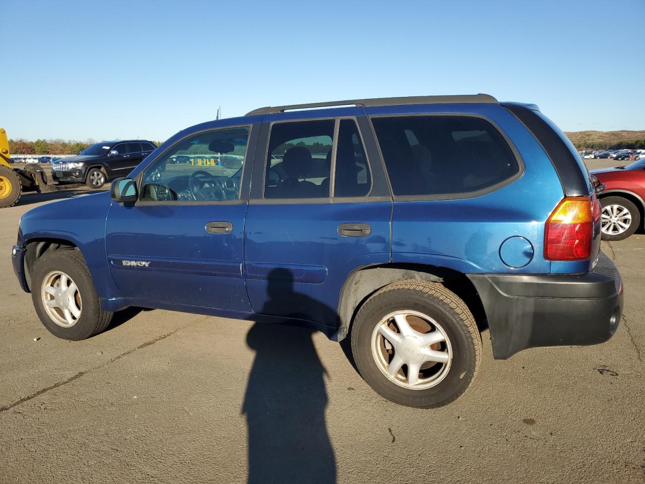 Image 2 of 2005 GMC ENVOY  2005 with VIN 1GKDT13S452213626