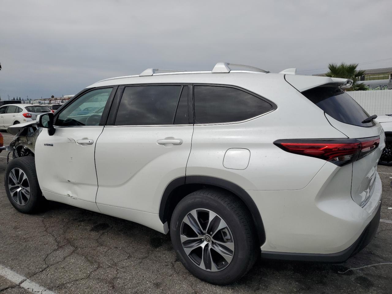 Изображение 2 2020 TOYOTA HIGHLANDER HYBRID XLE 2020 с VIN 5TDGARAH3LS501955