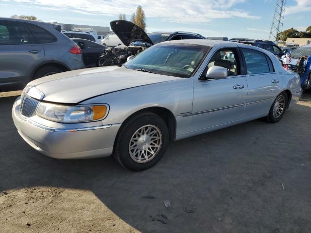 Image 1 of 1999 LINCOLN TOWN CAR SIGNATURE 1999 with VIN 1LNFM82W5XY603631