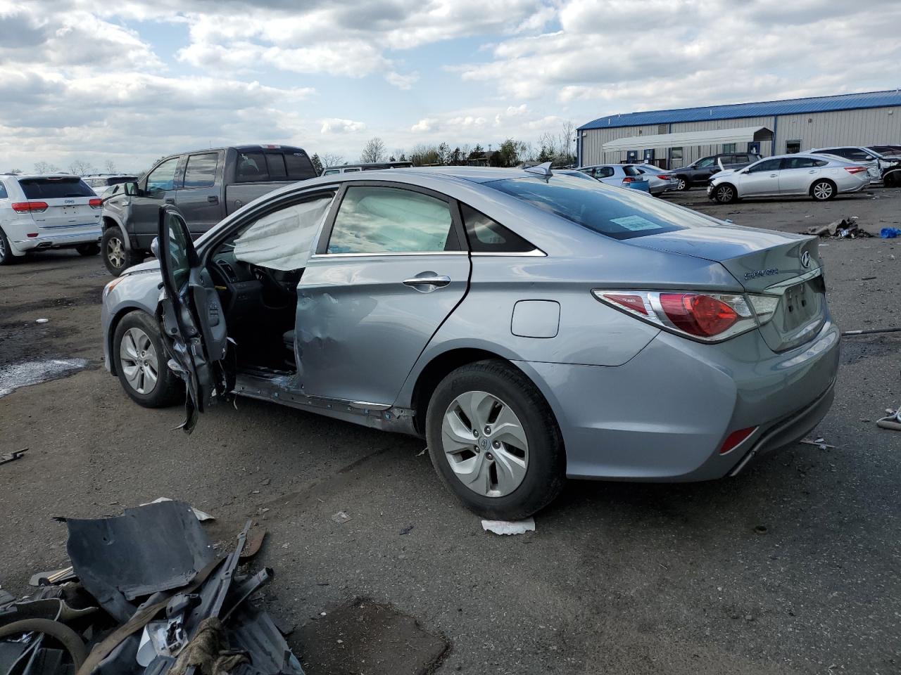 Image 2 of 2014 HYUNDAI SONATA HYBRID 2014 with VIN KMHEC4A45EA117981
