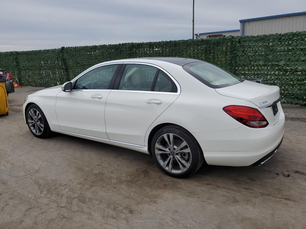 Obraz 2 z 2018 MERCEDES-BENZ C 300 2018 z VIN WDDWF4JB1JR407635