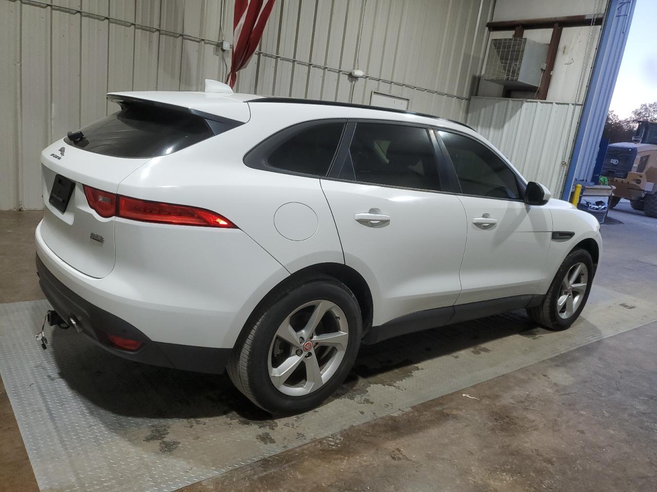 Изображение 3 2018 JAGUAR F-PACE PREMIUM 2018 с VIN SADCJ2FX4JA324594