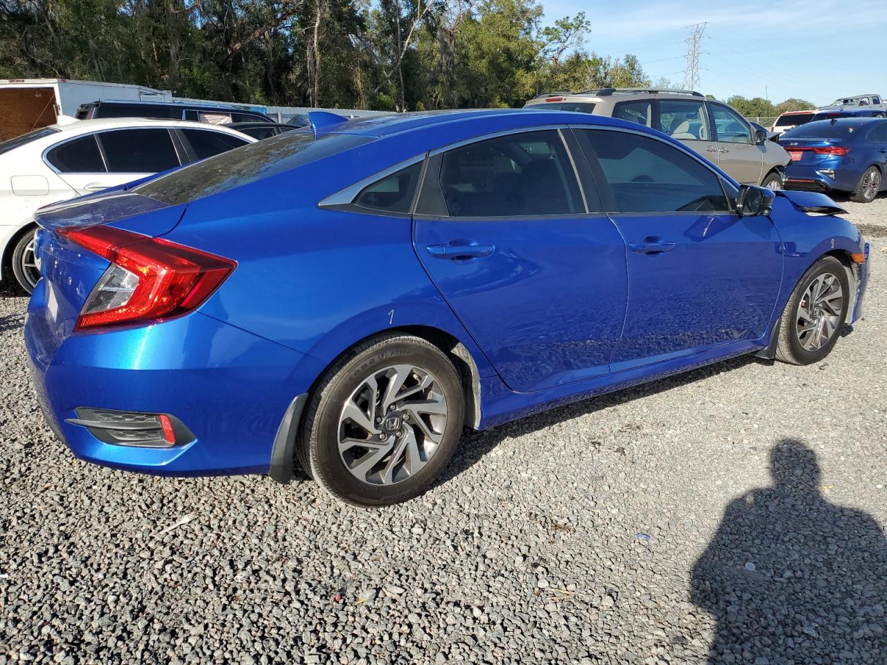 Image 3 of 2018 HONDA CIVIC EX 2018 with VIN 19XFC2F81JE019112