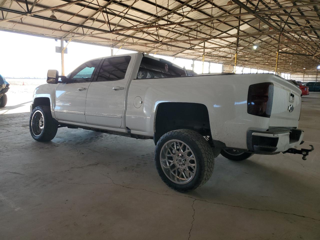 Image 2 of 2016 CHEVROLET SILVERADO K1500 LT 2016 with VIN 3GCUKREC1GG224838