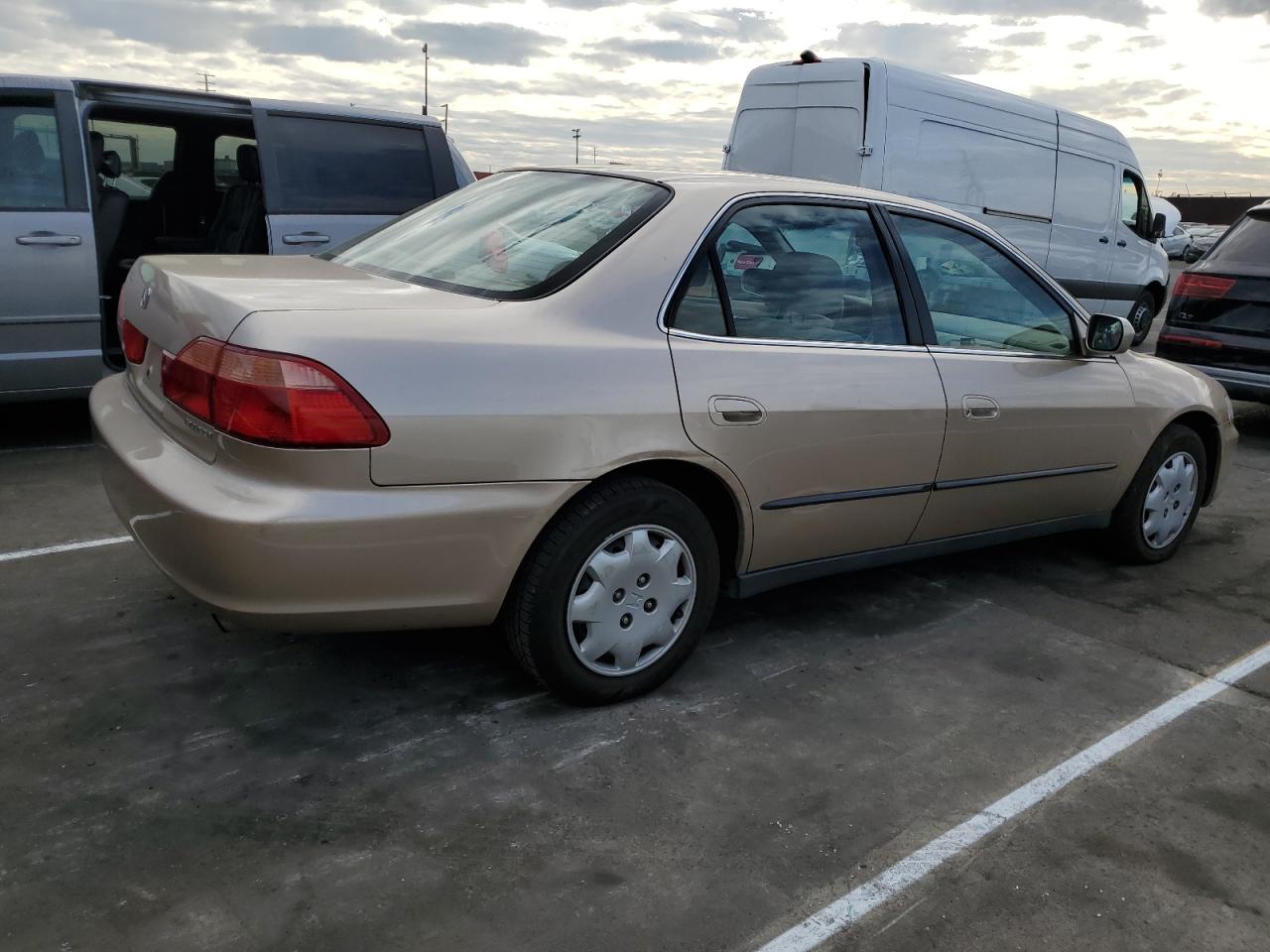 Изображение 3 2000 HONDA ACCORD LX 2000 с VIN JHMCG5645YC013481