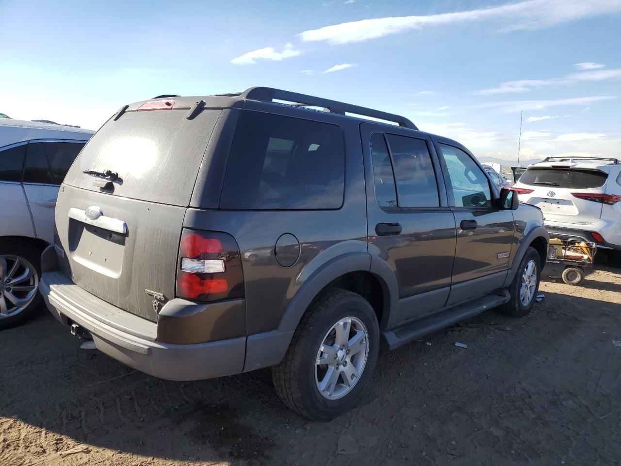 Obraz 3 z 2006 FORD EXPLORER XLT 2006 z VIN 1FMEU73856ZA01729