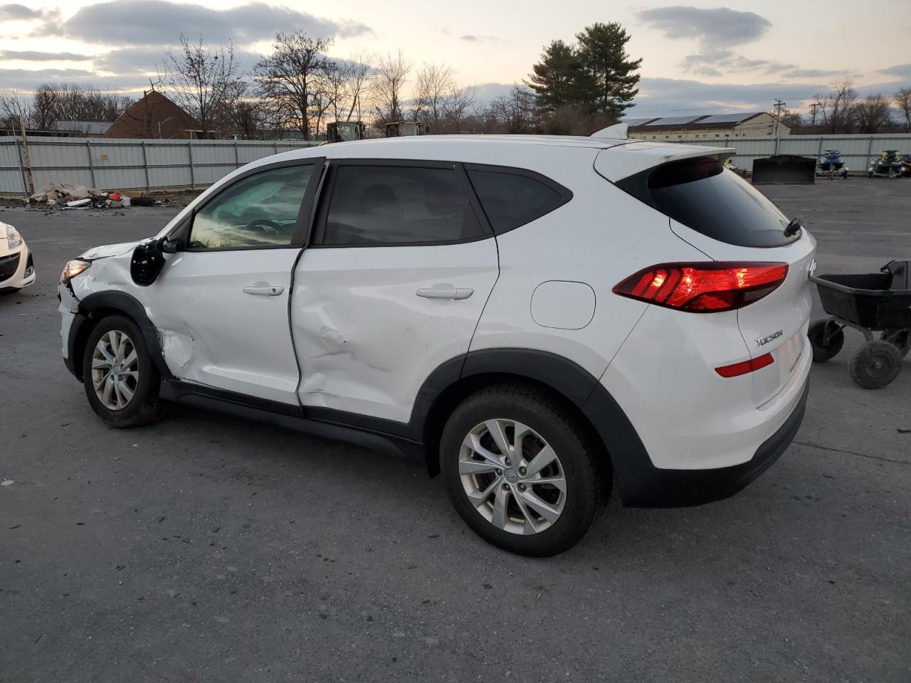 Image 2 of 2019 HYUNDAI TUCSON SE 2019 with VIN KM8J2CA49KU940922