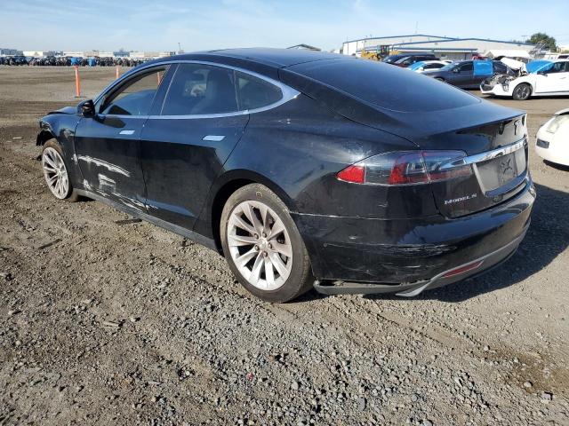 Obraz 2 z 2016 TESLA MODEL S  2016 z VIN 5YJSA1E17GF132956