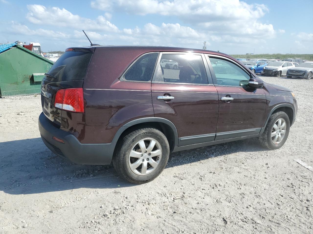 Image 3 of 2011 KIA SORENTO BASE 2011 with VIN 5XYKT3A14BG109079