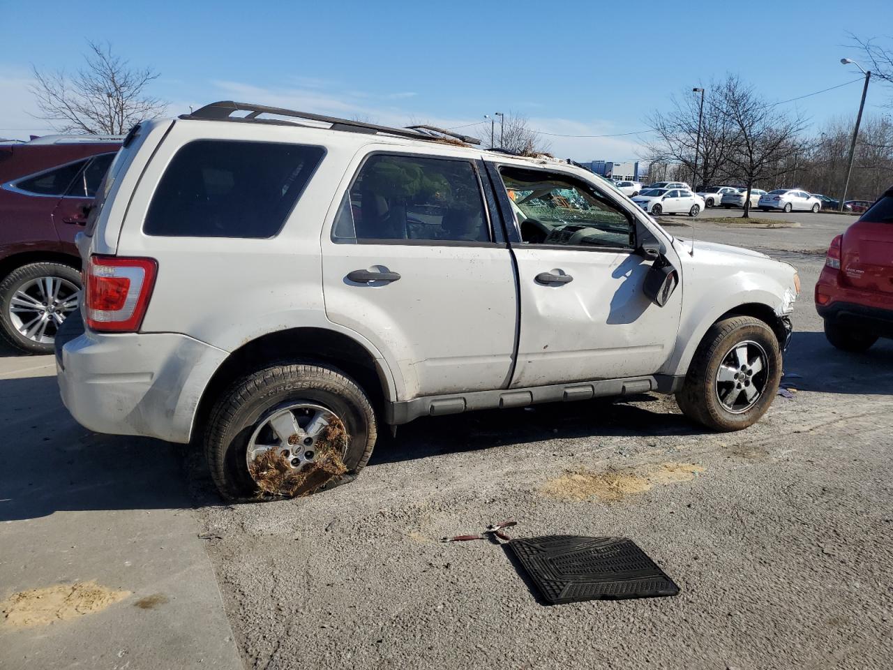 Image 3 of 2009 FORD ESCAPE XLT 2009 with VIN 1FMCU03719KB70746