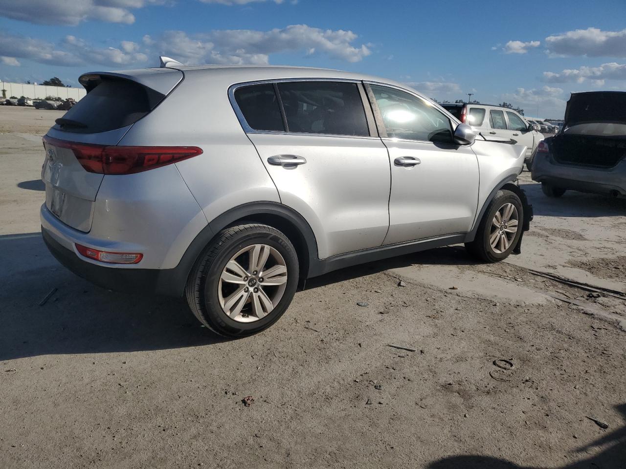 Obraz 3 z Kia Sportage Lx 2018 z VIN KNDPM3AC2J7306218