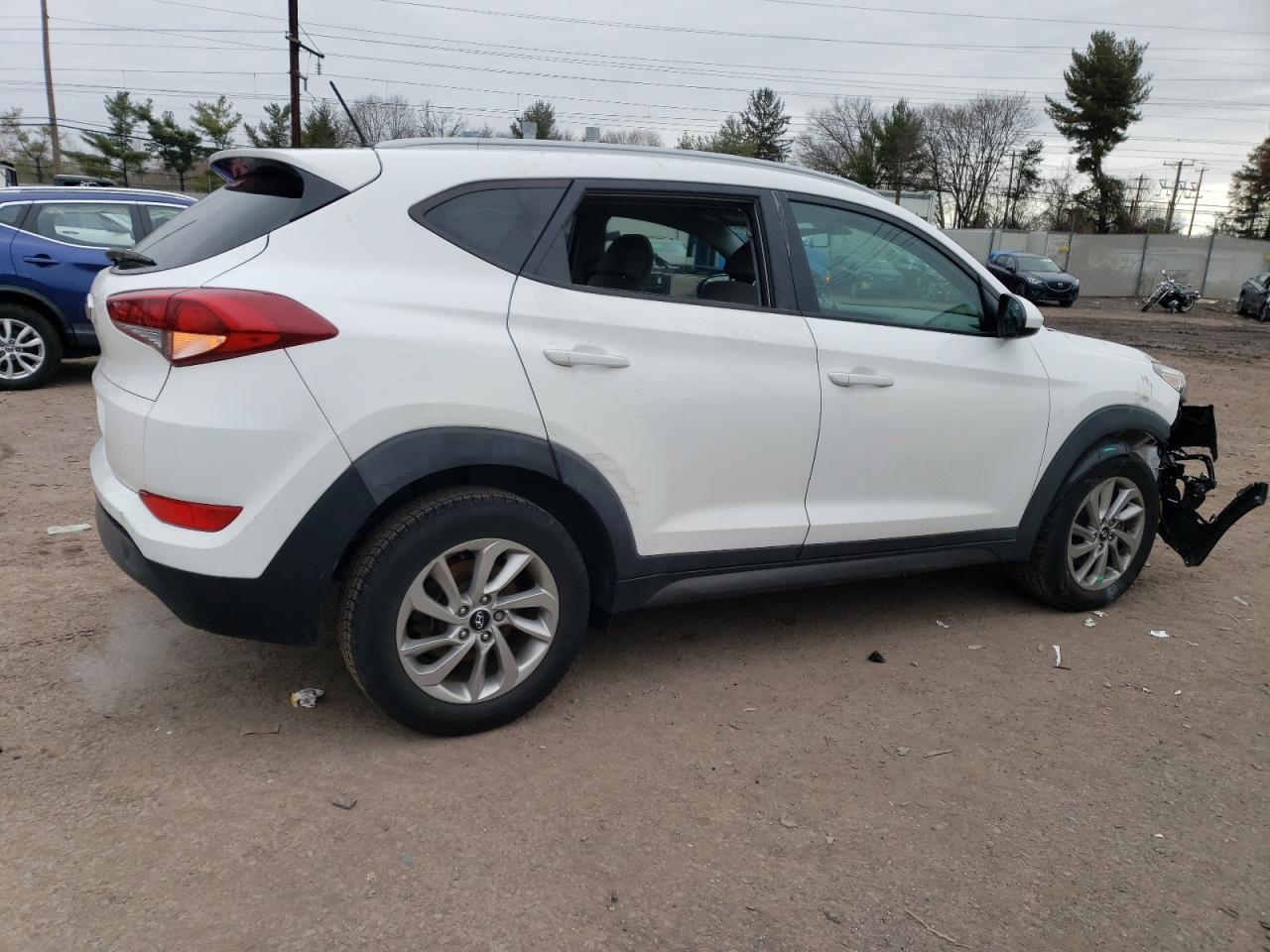 Image 3 of 2016 HYUNDAI TUCSON LIMITED 2016 with VIN KM8J33A41GU062083