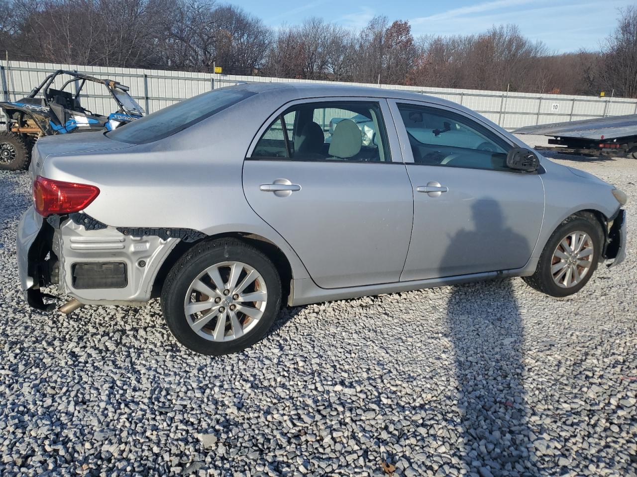 Изображение 3 2010 TOYOTA COROLLA BASE 2010 с VIN 2T1BU4EE2AC398568