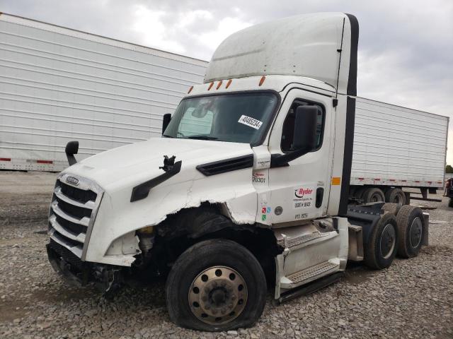 Image 2 of 2019 FREIGHTLINER CASCADIA 126  2019 with VIN 1FUJHLDR6KLKX4076